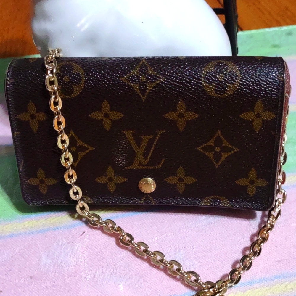 Louis Vuitton monogram compact wallet